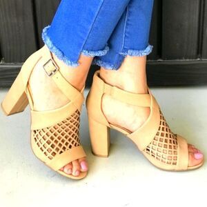 DELICIOUS BLOCK HEEL CUT-OUT DESIGN OPEN TOE CHUNKY SANDAL
